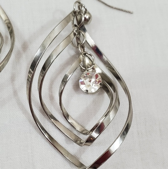 2 Pairs Statement Earrings Fun & Flirty - Picture 3 of 6